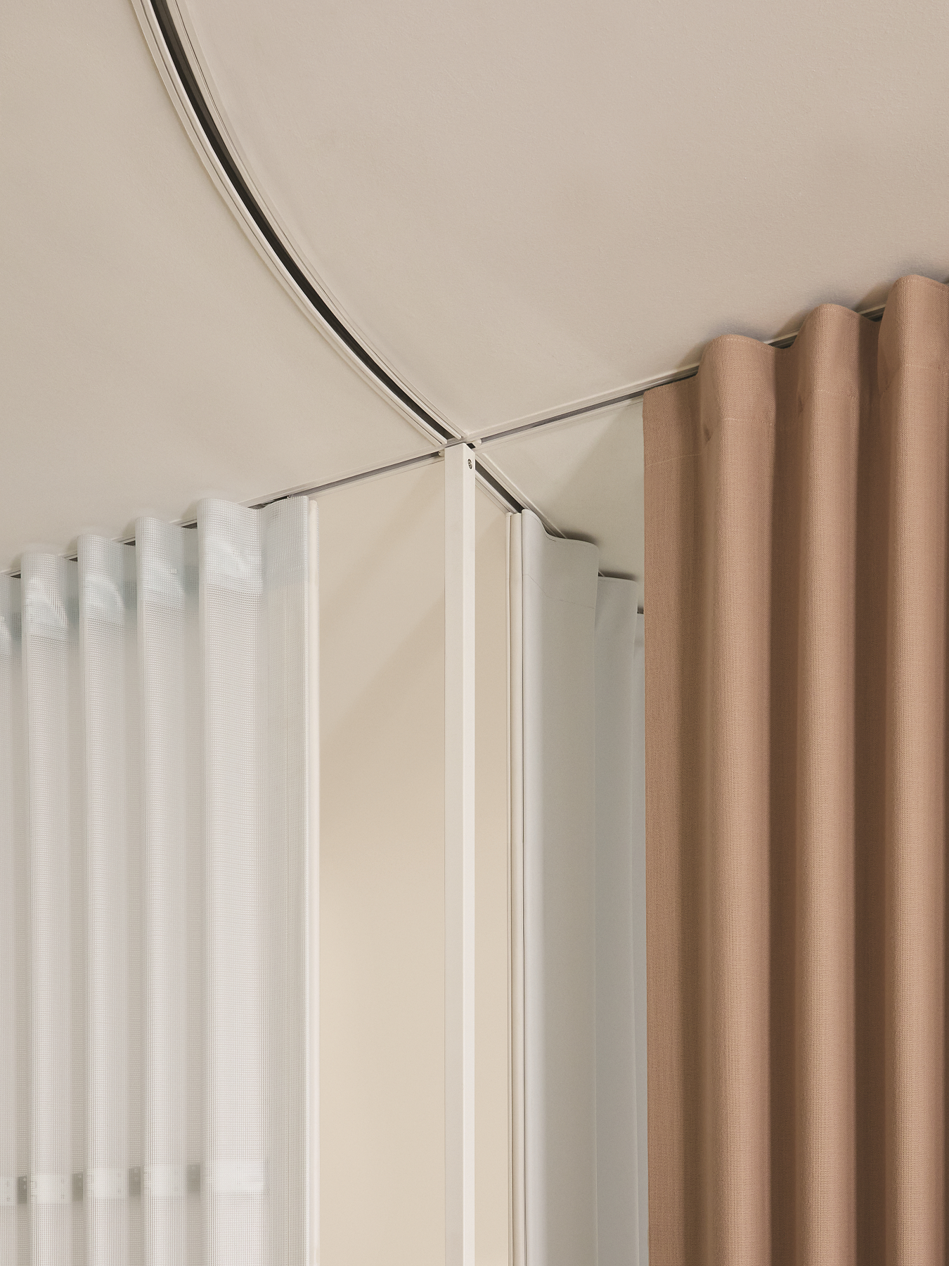 dooor showroom X shaped system