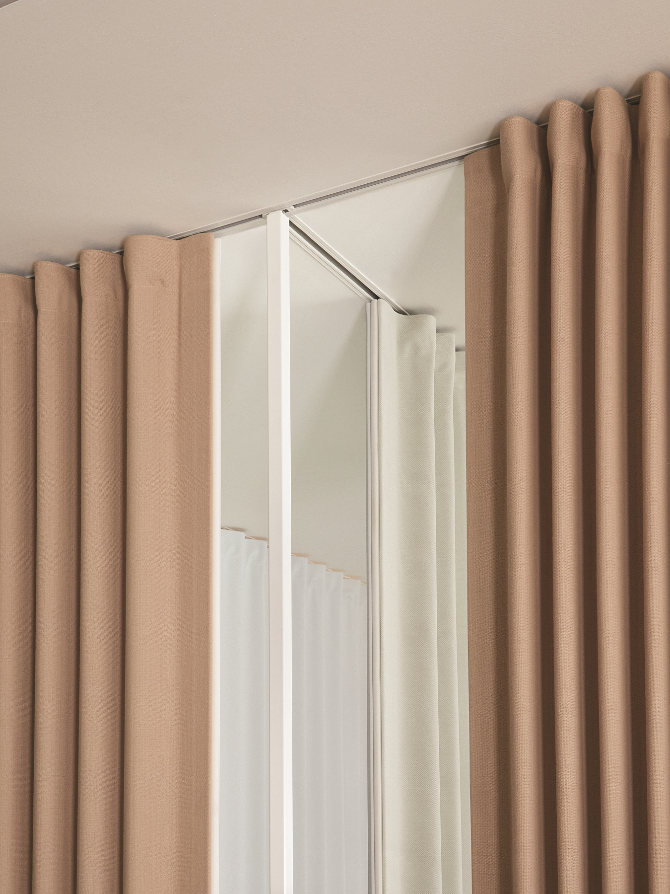 dooor showroom T shaped system